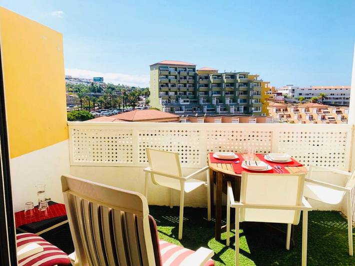 Entire studio, Summer Sunny Light With Wifi And Pool In Complex in Puerto Colon, Adeje
