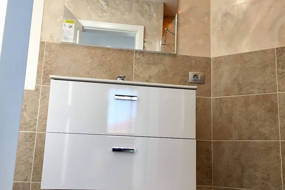 Appartement entier, Elégant appartement avec solarium privé - full optional in Costa del Silencio, Arona