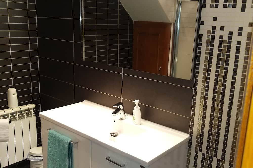 Ganze Wohnung, Modernes Apartment in erster Linie in Sant Llorenç de Montgai_ Whitehouse_ Lleida in Sant Llorenç de Montgai, Camarasa