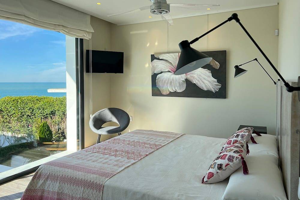 Aguadulce. Primera línea de playa con estilo in Roche, Conil de la Frontera
