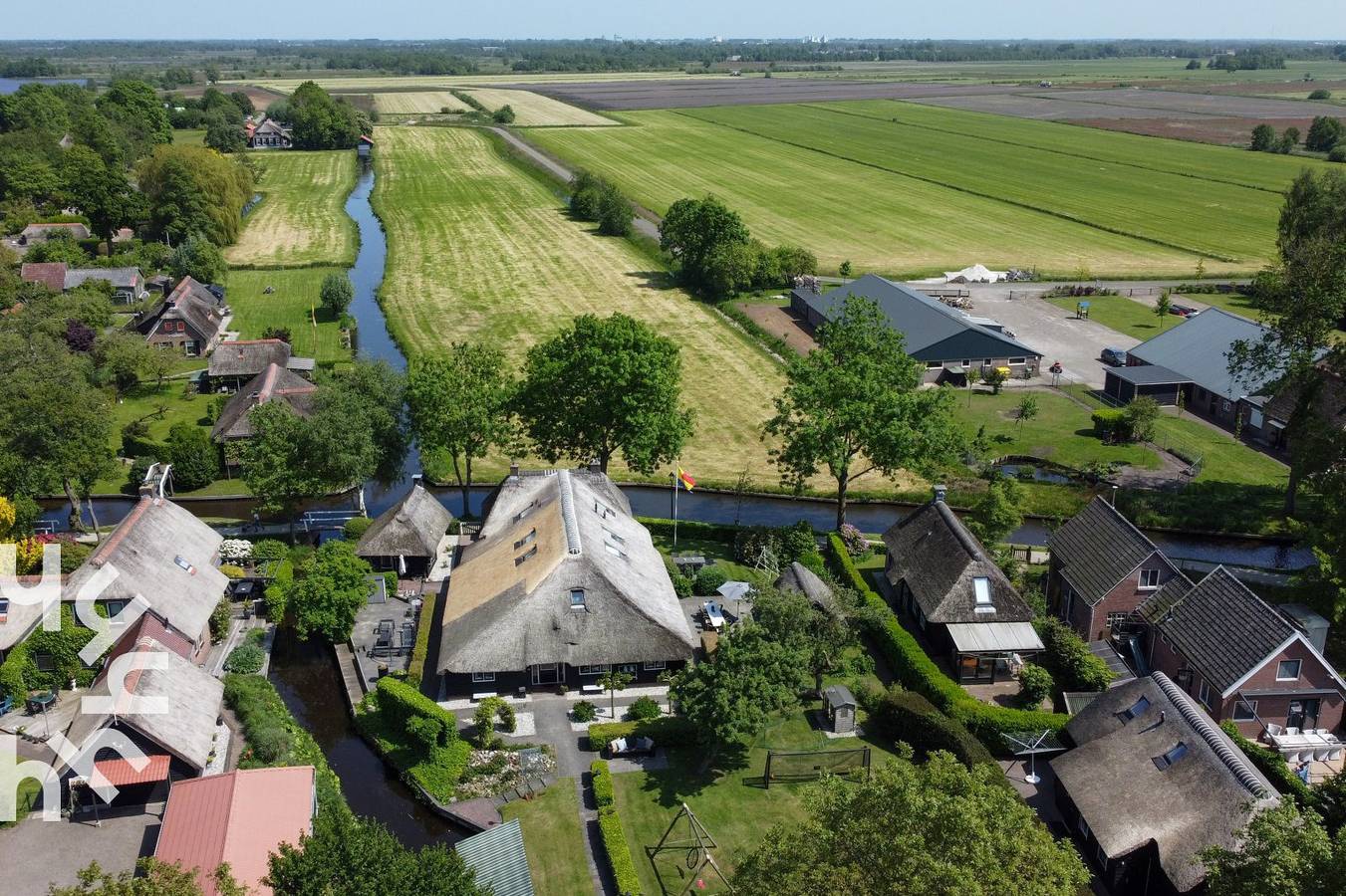 8 to 10 person House in the heart of Giethoorn with free Wifi. in Giethoorn, Parque Nacional Weerribben-Wieden