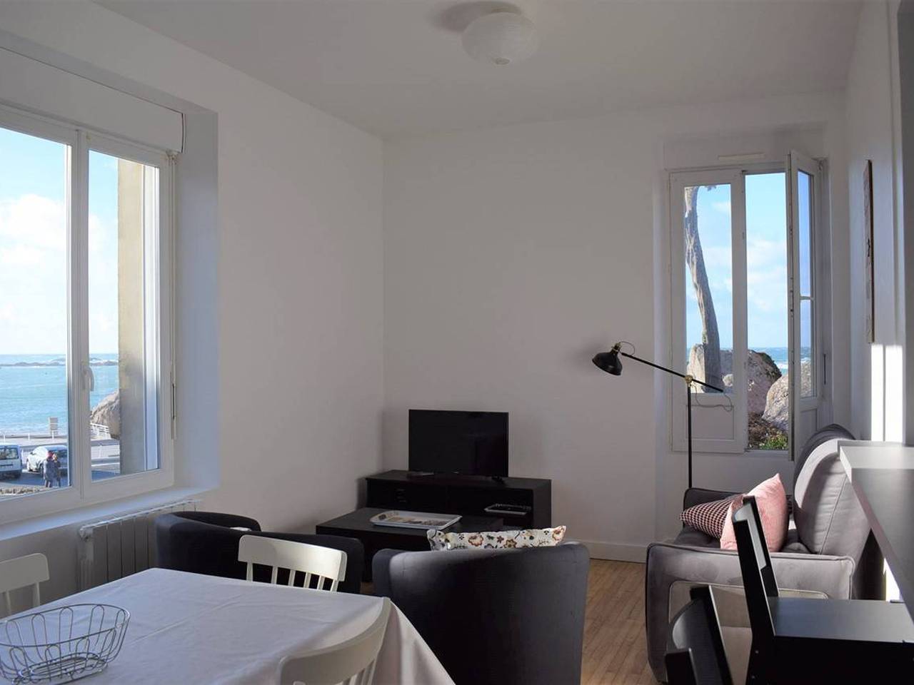 Renoviertes Haus am Coz-Pors Strand mit Garten - 2 Schlafzimmer in Coz Pors, Trégastel