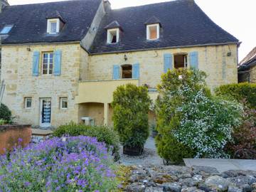 Maison de vacances pour 2 personnes, avec terrasse ainsi que jardin et piscine, animaux acceptés en Dordogne
