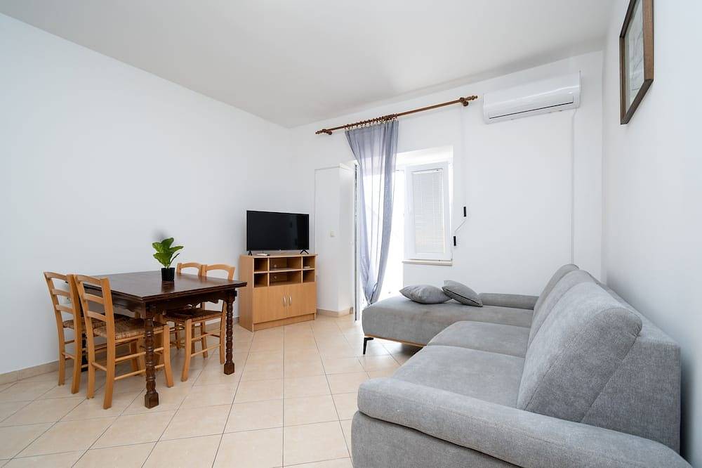 Apartamento entero, Apartamento para dos personas con terraza y vista al mar Zubovici, Pag (A-9365-d) in Zubovići, Pag