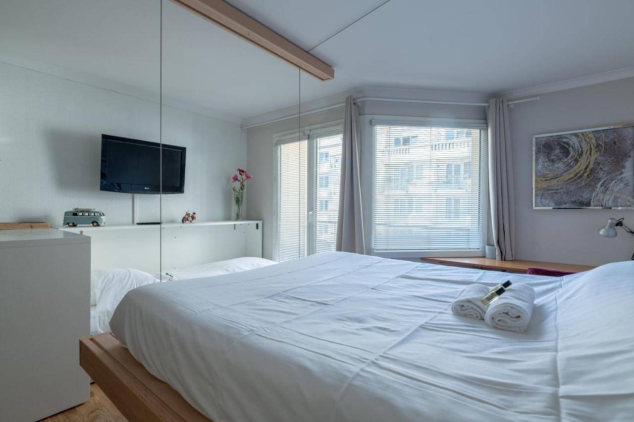 Studio with Balcony in Issy-les-Moulineaux, Hauts-de-Seine