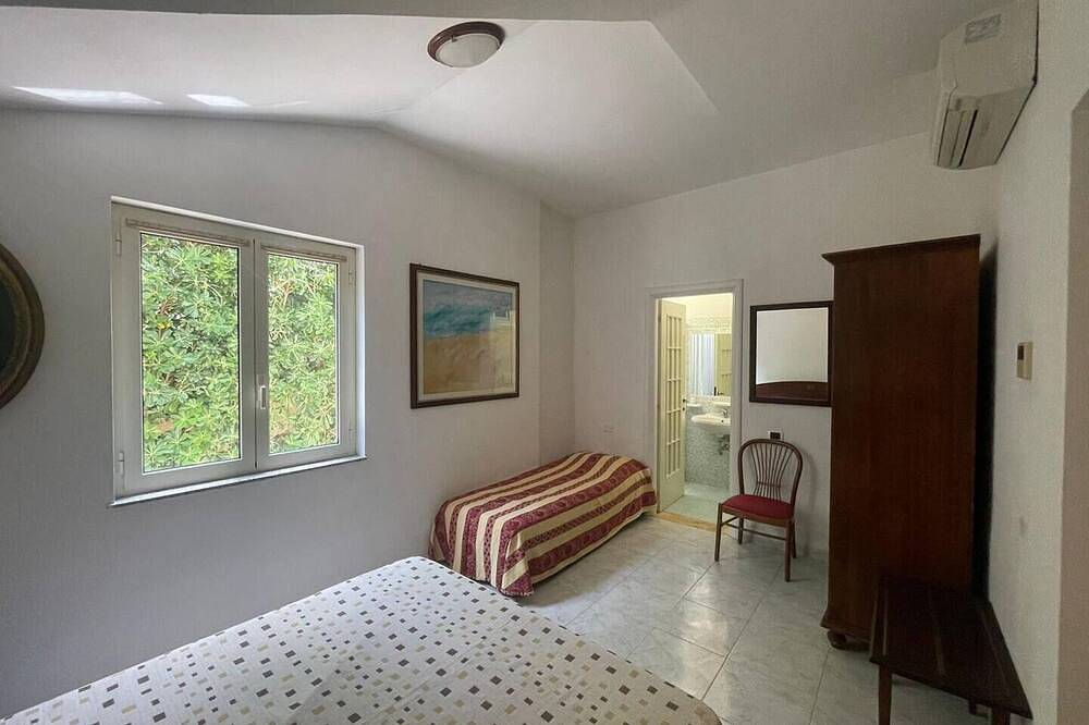 Appartamento intero, Comodo appartamento Trilocale con doppi servizi e a piano terra - Porticello in Vieste, Gargano