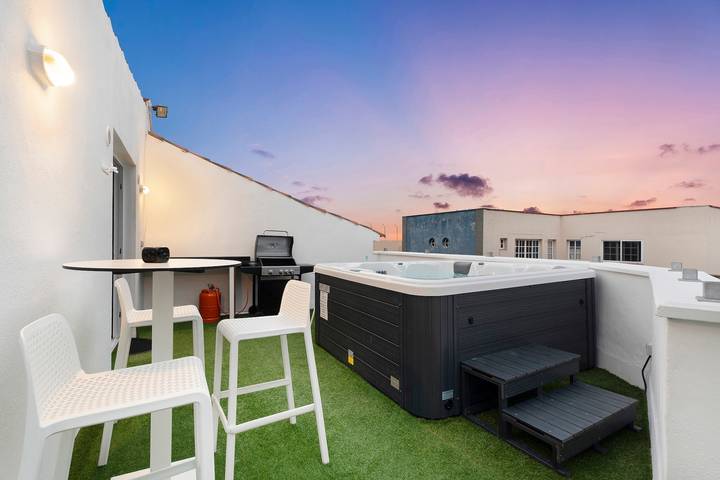 Apartamento entero, Casa de vacaciones "Ático Miranda" con bañera de hidromasaje, vistas al Teide y Wi-Fi in Las Lajas, Icod de los Vinos