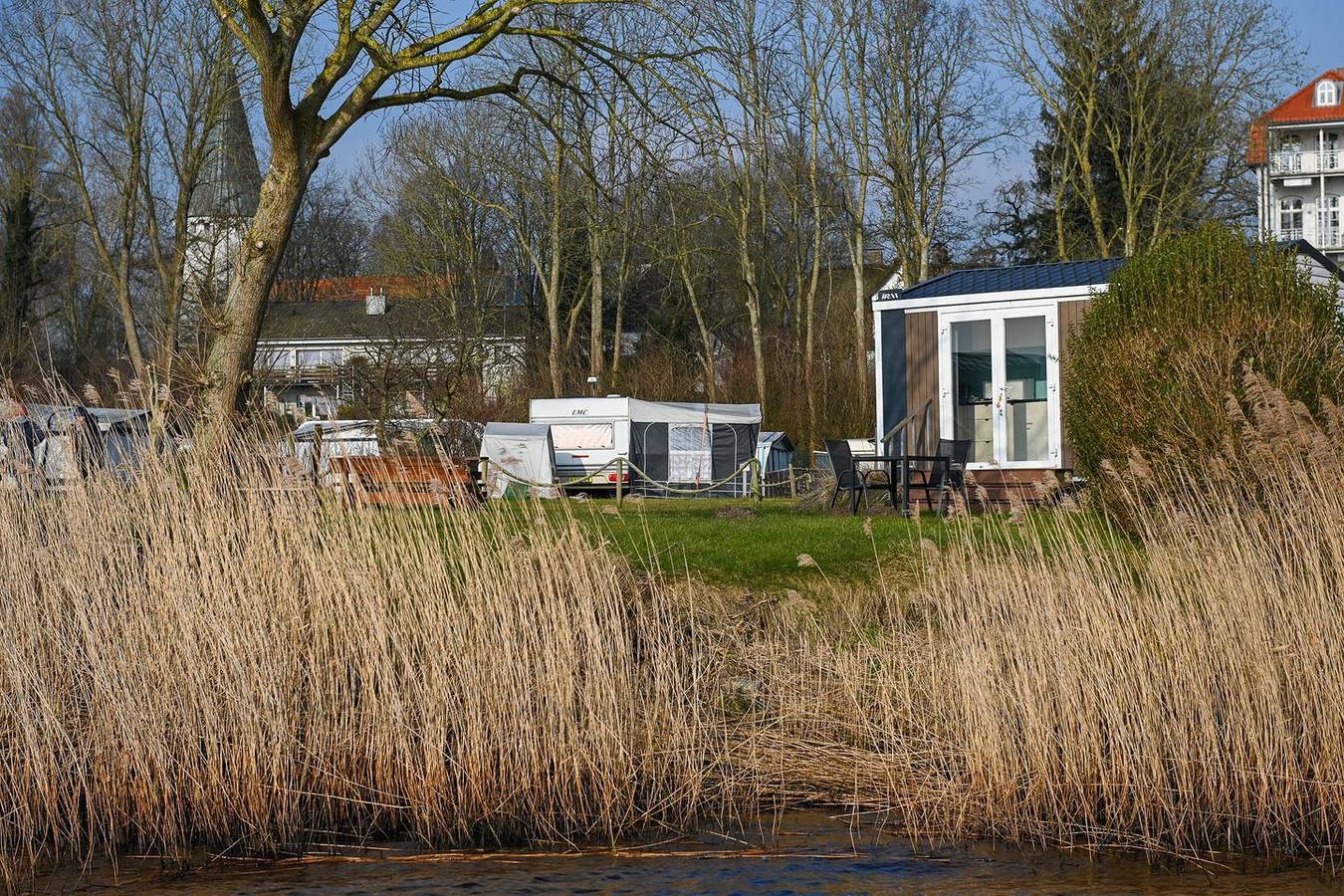 Mini-Ferienhaus Eidernest 1 – Dein naturnaher Rückzugsort an der Eider in Süderstapel, Eider-Treene-Sorge