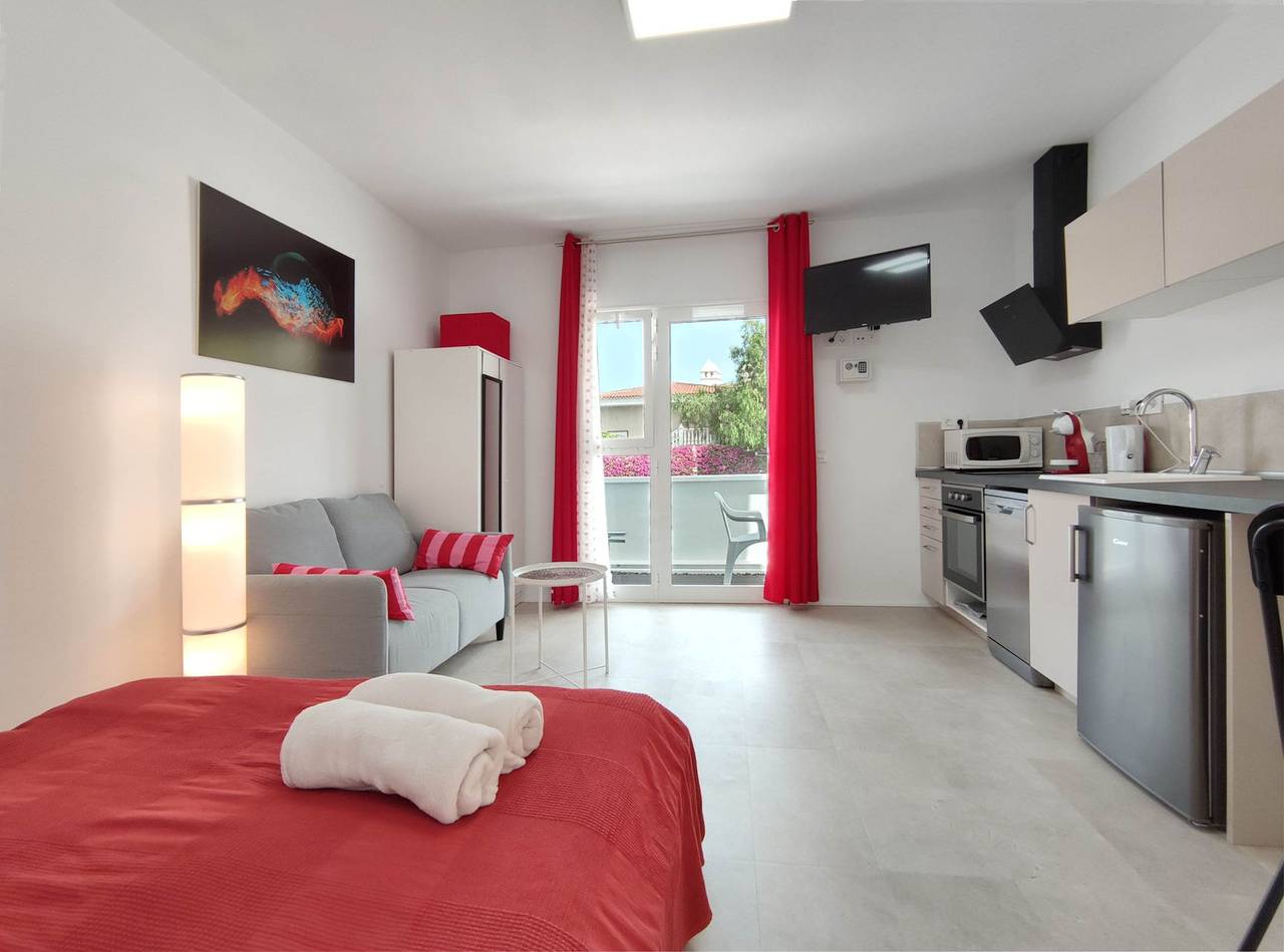 Ganzes Studio, Fantastico 1 - grosser Balkon,Gratis Perkplatz, Klimaanlage, gratis Netflix, Bbq in Playa Jardin, Puerto de la Cruz