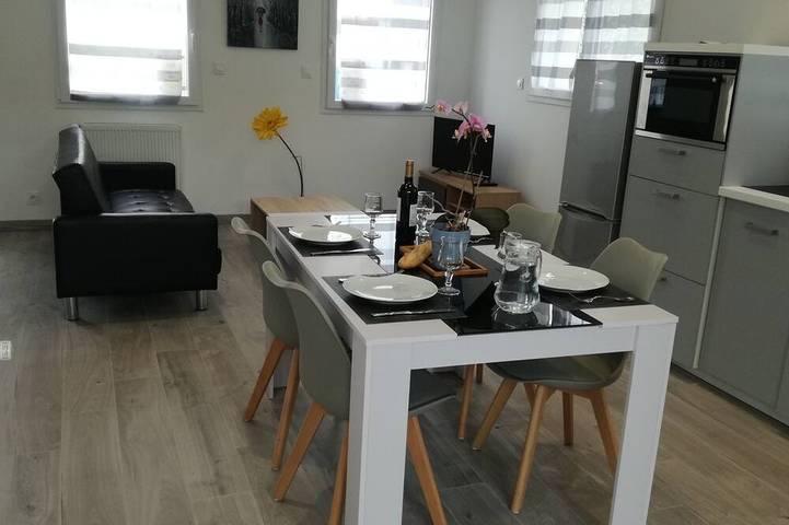 Gîte pour 4 personnes, avec piscine ainsi que terrasse et jacuzzi à Landéda