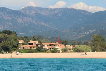 Gîte pour 6 personnes, avec balcon à Calcatoggio