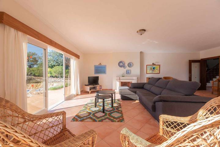 Villa 'Água' com vista para a montanha, Wi-Fi e ar condicionado in Guia, Distrito de Faro