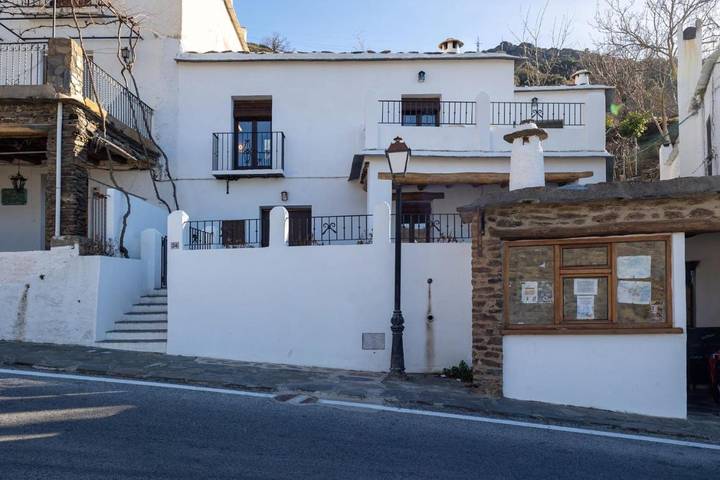 Casa rural para 6 personas, con Balcón además de Terraza y Vistas en Bubión