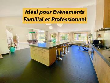 Location de vacances pour 22 personnes, avec jardin et piscine ainsi que terrasse et jacuzzi, animaux acceptés à Puymoyen