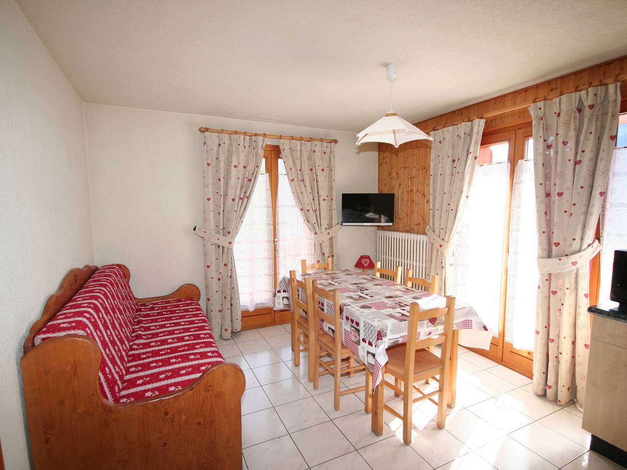 Ganze Wohnung, 3-Zimmer-Wohnung mit Balkon, nahe dem Zentrum von Châtel in Châtel, Les Portes du Soleil