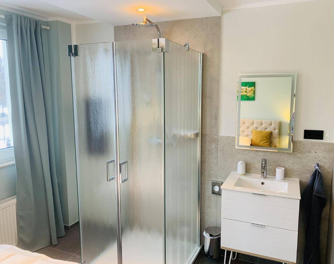 Besotel Mettmann- 20 Wohnungen 2 Standorte 35 Schlafzimmer 29 Badezimmer 52 Betten für 73 Gäste in Mettmann, Kreis Mettmann