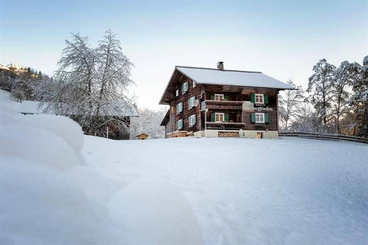 Location de vacances pour 10 personnes, avec jardin dans Partenen