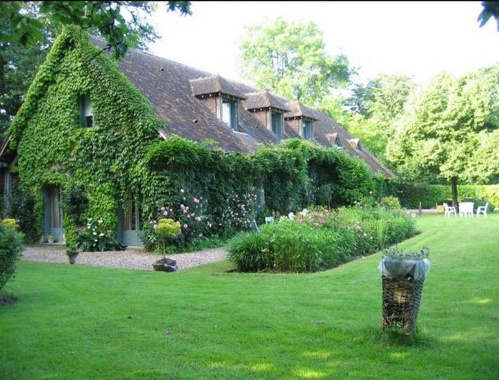 Chambre d’hôte pour 6 personnes, avec Terrasse ainsi que Jardin et Piscine