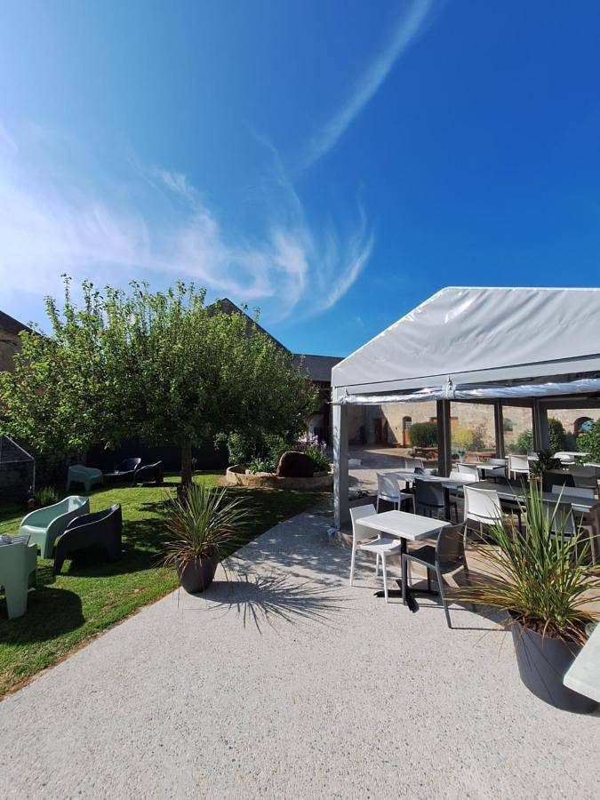 Hôtel Restaurant le clos de l 'Ancien Pressoir in Commes, Région de Bayeux
