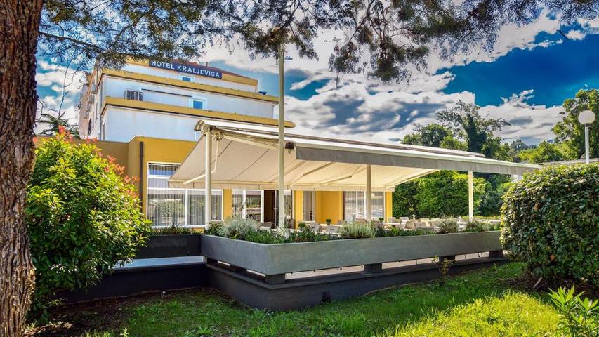 Hotel dla 3 osób, z taras w Kraljevica