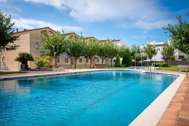 Casa rural para 7 personas, con piscina además de jardín y terraza en Torredembarra