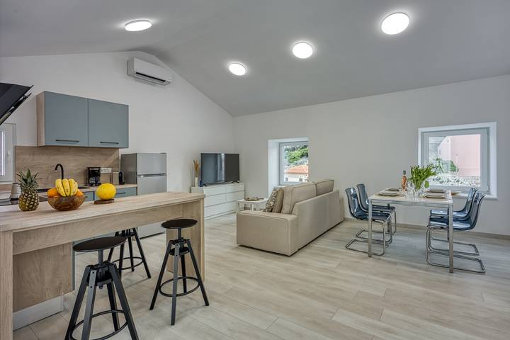 Ferienwohnung für 3 Personen, mit Terrasse und Meerblick, kinderfreundlich in Veli Losinj - 4