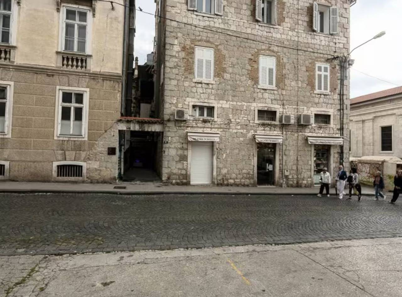 Silver Gate Rooms-Diocletian's Palace - Six-Bed Room 2 in Split, Split-Dalmatië