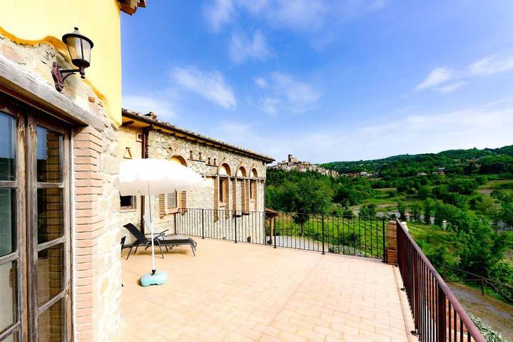 Agriturismo per 25 persone, con Balcone e Terrazza nonché Idromassaggio e Giardino a Arcidosso