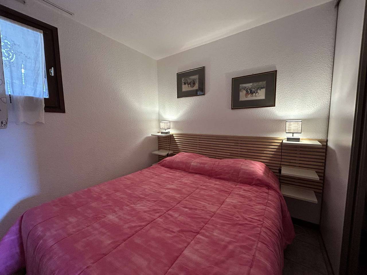 Appartement entier, Appartement Montgenèvre 6 pers, skis aux pieds, animaux acceptés, parking in Montgenèvre, Région de Briançon