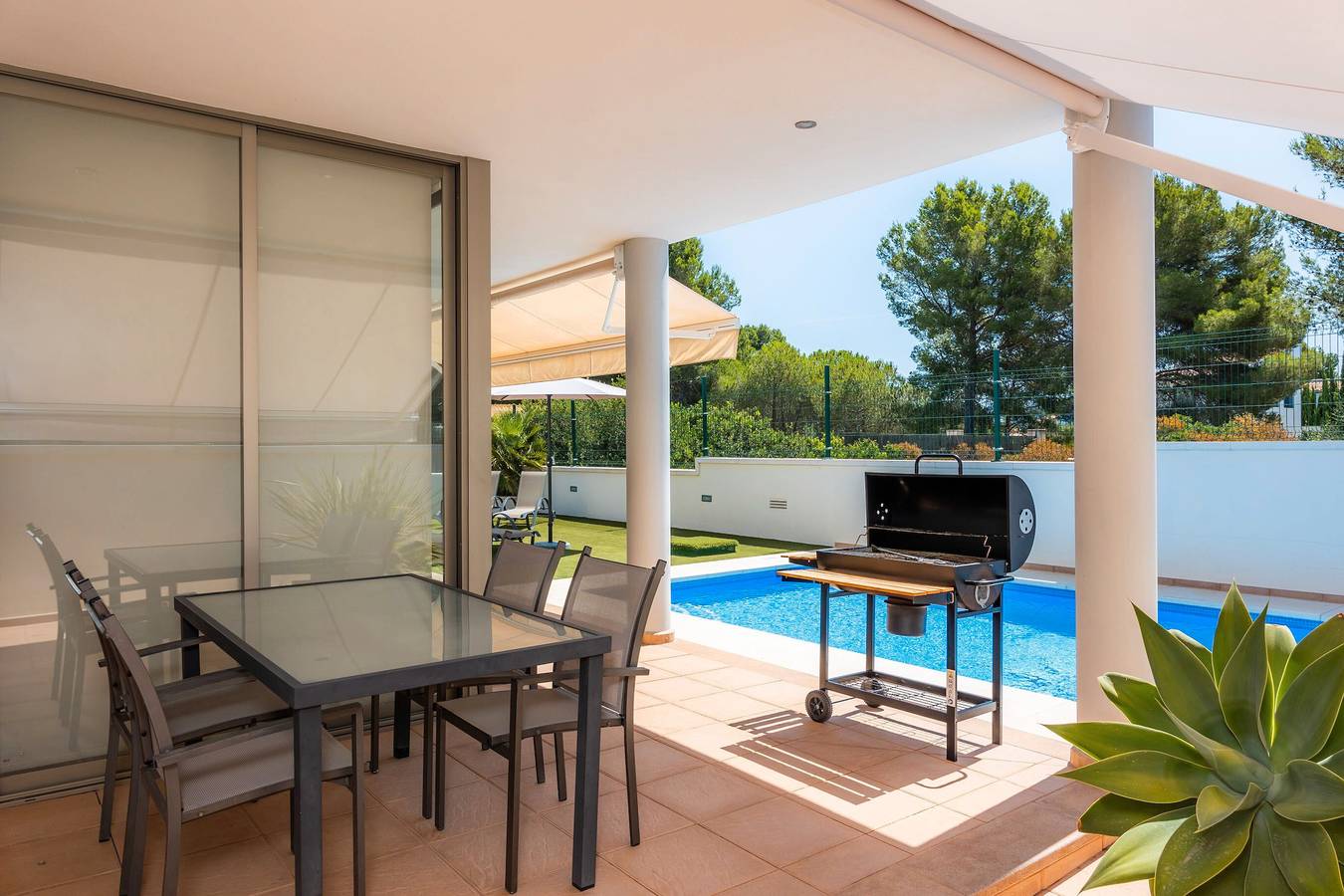 Casa Vacacional 'Enjoy Villa Mexic' con Piscina Privada, Terraza y Wi-Fi in Playa Son Serra de Marina, Santa Margalida