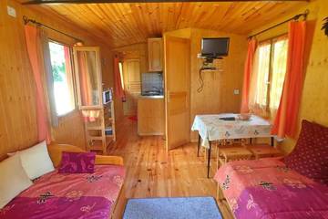 Location De Vacances pour 4 Personnes dans Peyrat-la-Nonière, Région d'Aubussargues, Photo 1