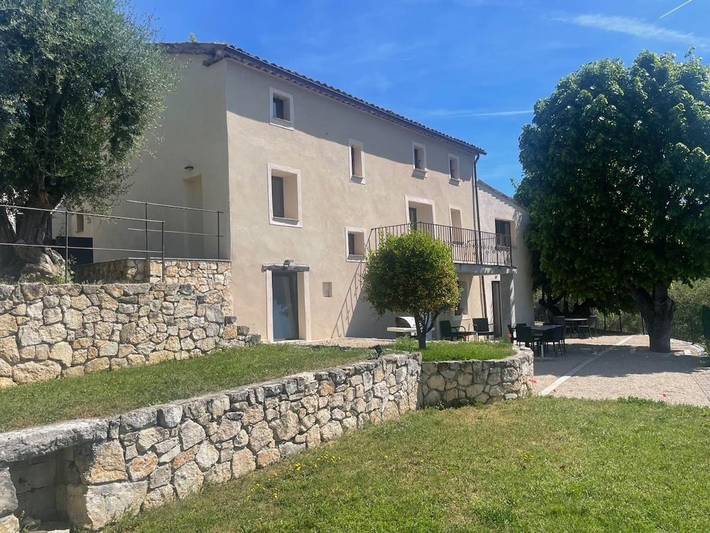 Villa pour 6 personnes, avec Balcon et Terrasse ainsi que Jardin et Piscine à Opio
