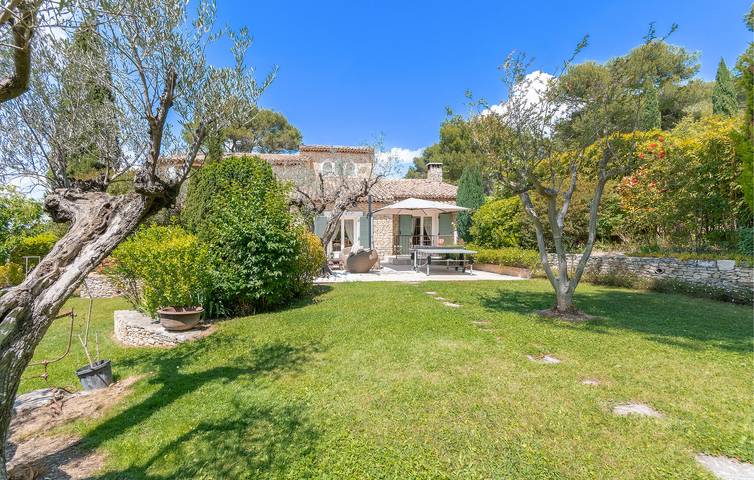 Location de vacances pour 12 personnes, avec piscine ainsi que terrasse et jardin à Orgone - 4