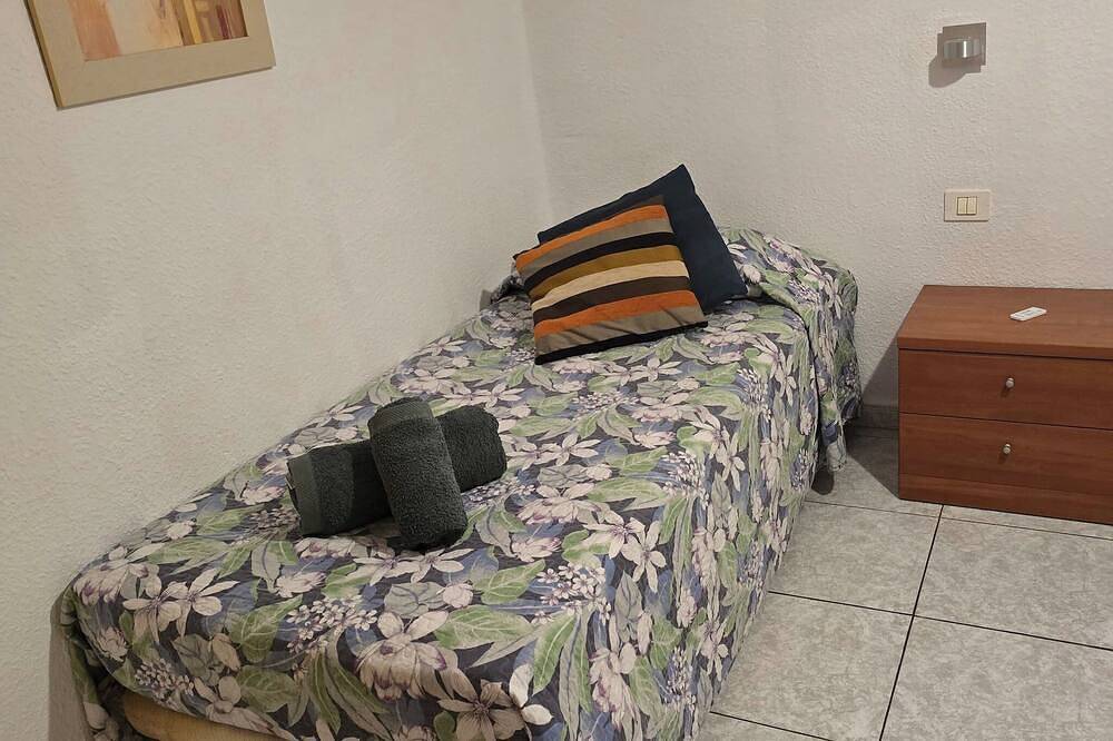 Entire apartment, Spacious 2 Bedroom Duplex on Parquesantiago 2 in Playa de las Américas, Arona