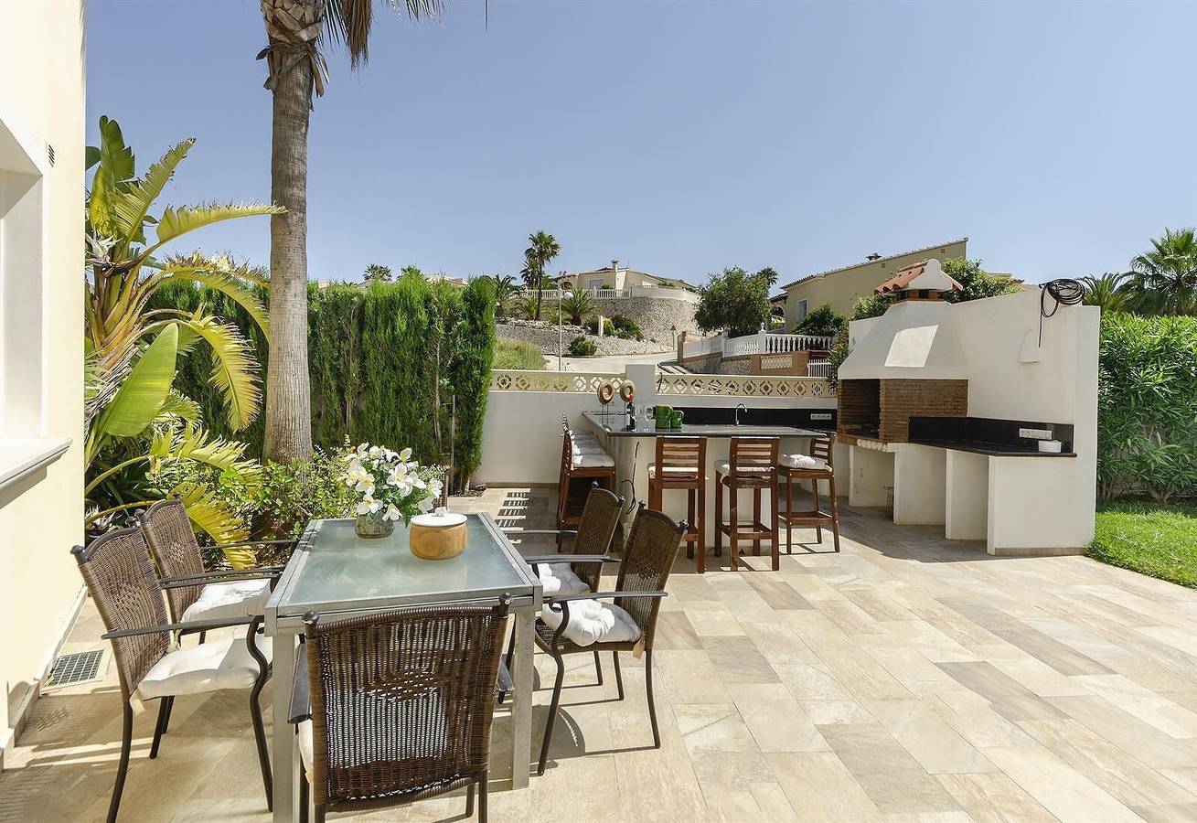Villa 'Vista Panoramica' con vistas a la montaña, Wi-Fi y aire acondicionado in Benitachell, Costa Blanca