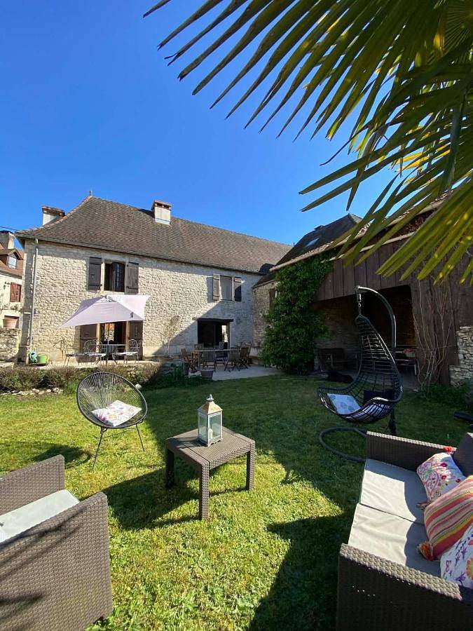 Location de vacances pour 10 personnes, avec vue et jardin à Pinsac