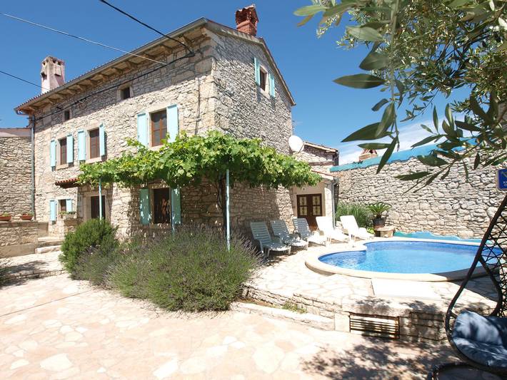 Ferienhaus für 12 Personen, mit Pool und Terrasse in Barban