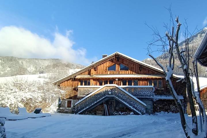 Gîte pour 8 personnes, avec jacuzzi ainsi que sauna et jardin, adapté aux familles à Vacheresse - 3