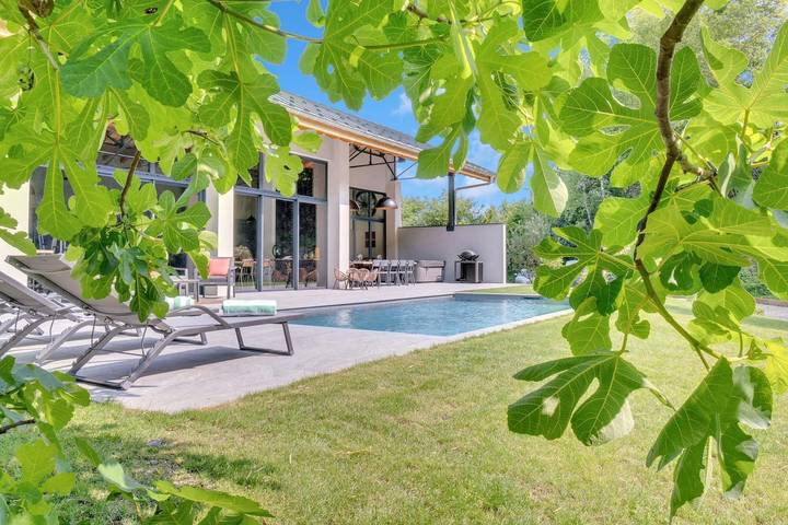 Gîte for 14 people, with pool and hot tub as well as garden and terrace - 1