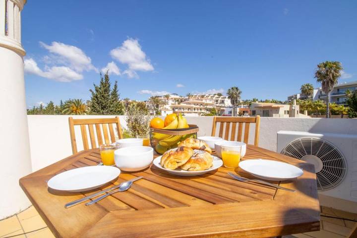 Vakantieappartement voor 4 personen, with uitzicht and kinderzwembad as well as tuin and zwembad in Ferragudo