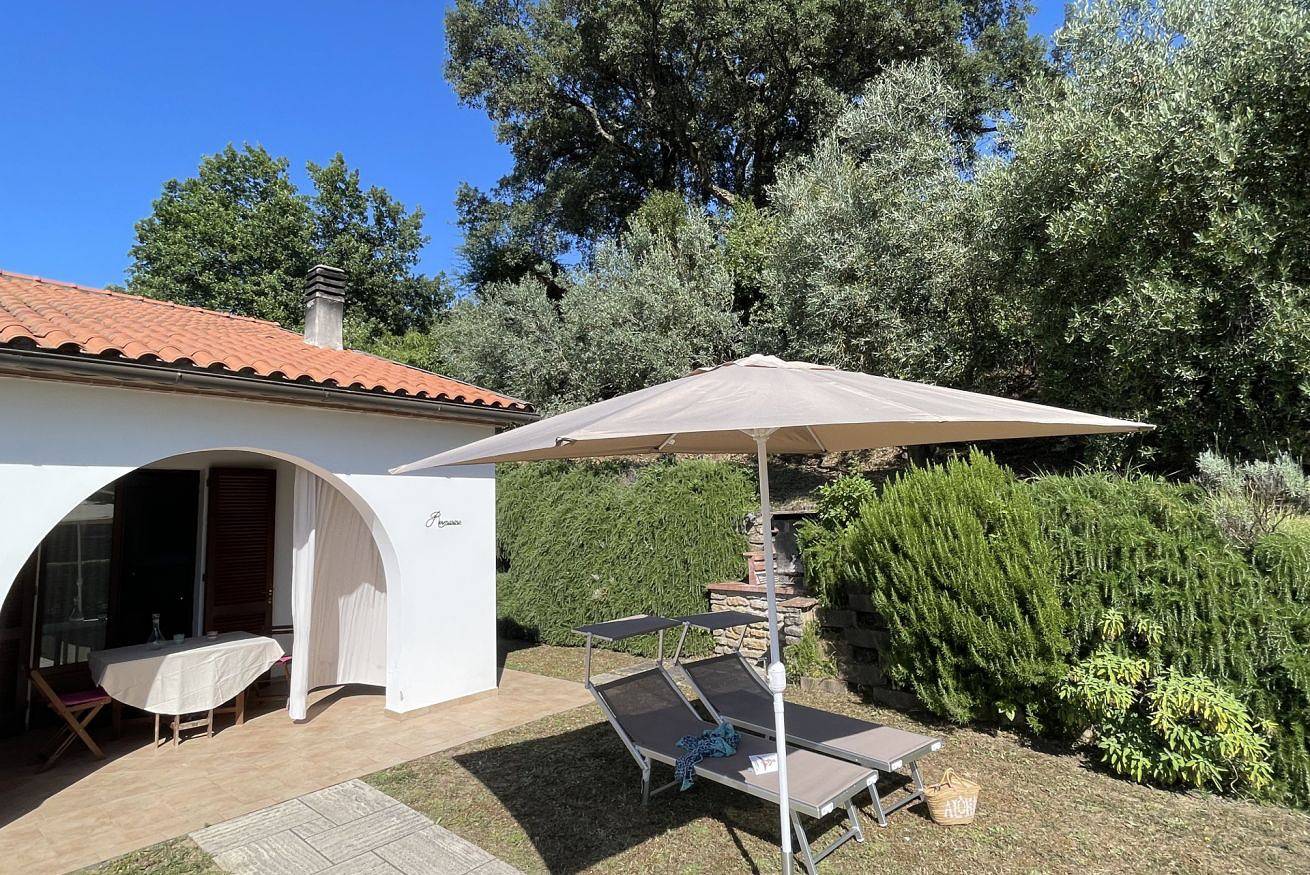 Hel leilighet, Casa Rosmarino with garden by Toscanatour  in Riparbella, Etruscan Coast