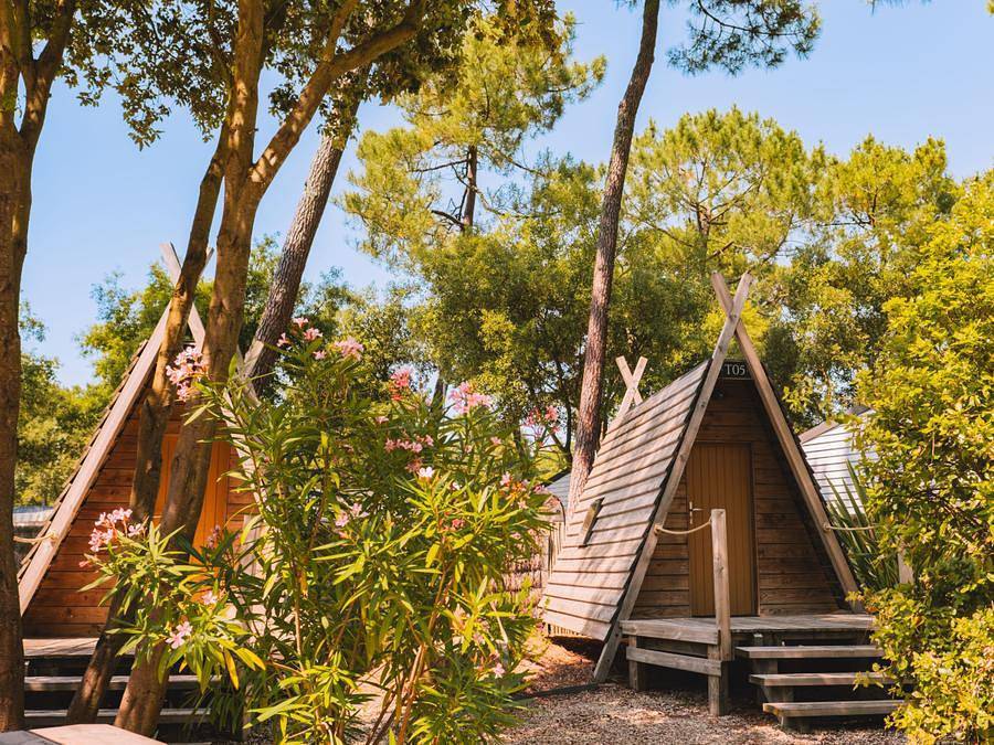 Camping Les Genêts - Hébergement 2 personnes - Cabadienne 1 chambre 8m² avec terrasse 2 pers in Saint-Jean-de-Monts, Vendée