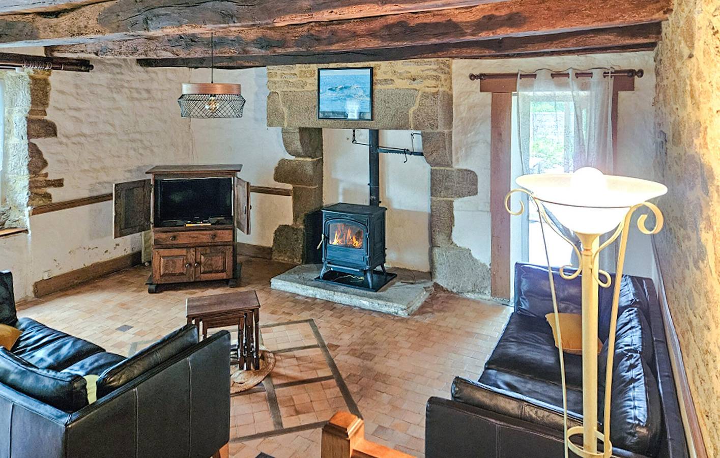 Appartement confortable de 113 m² avec terrasse, place de parking et Wi-Fi in Noyal-sous-Bazouges, Fougères-Vitré