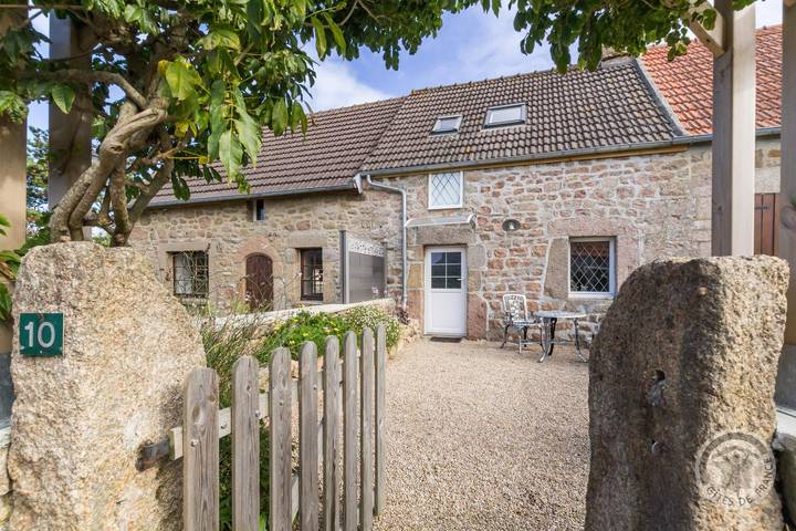 Gîte für 2 Personen, mit Terrasse und Garten in Cotentin