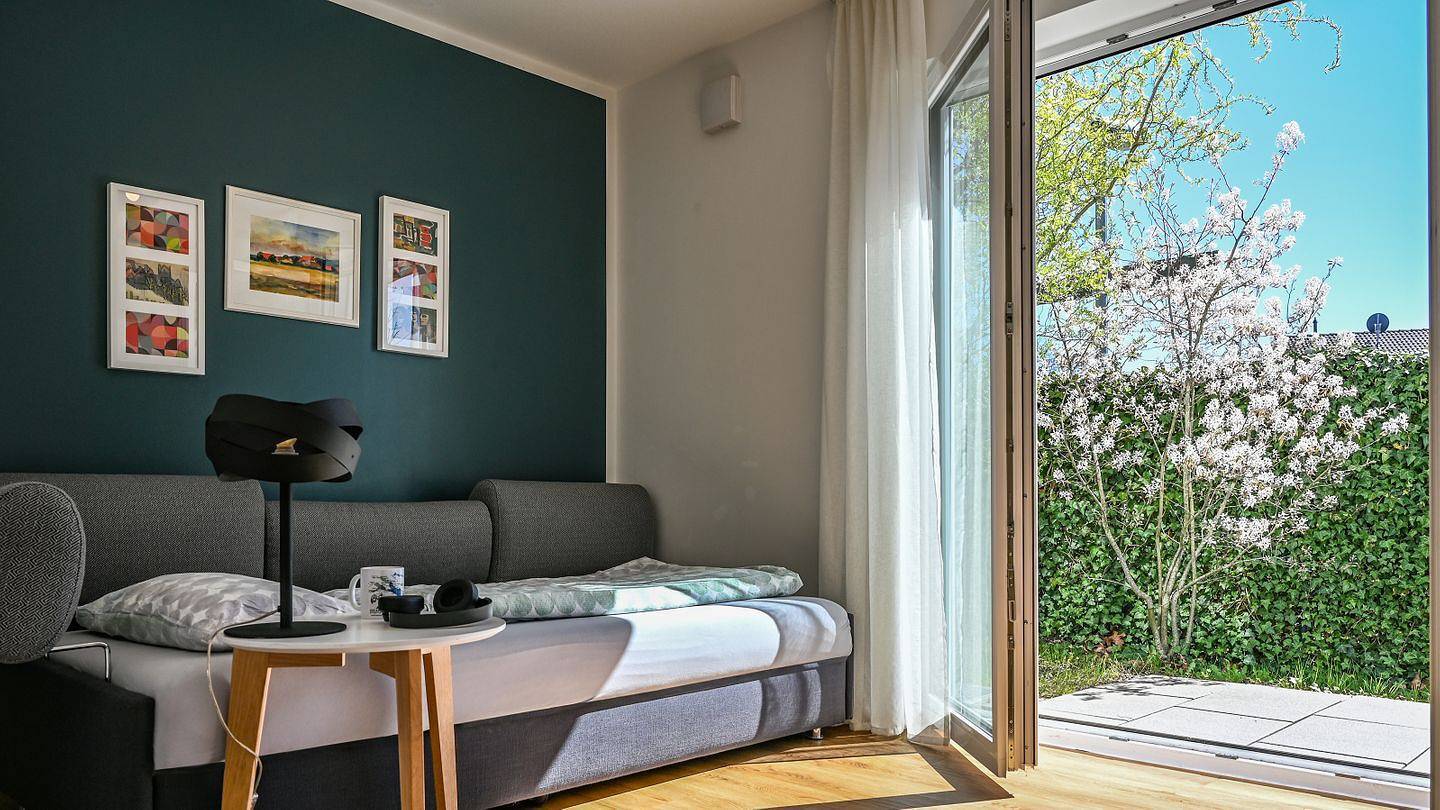 Ganze Wohnung, Og-Wohnung mit großem, überdachtem Südbalkon für's gemütliche Glas Wein am Abend in Friedrichshafen, Bodenseekreis