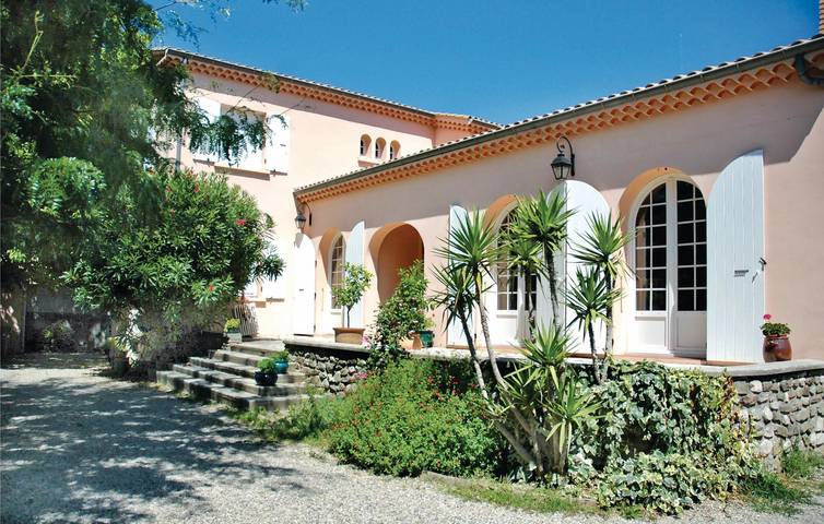Location de vacances pour 9 personnes, avec jardin ainsi que terrasse et piscine à Montélimar - 2