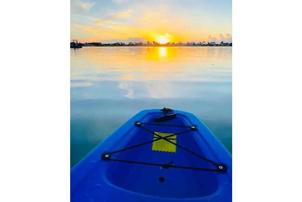 Beach House Getaway - Kayaks - 2Br 2.5Ba Coastal Villa in Duck Key, Monroe County