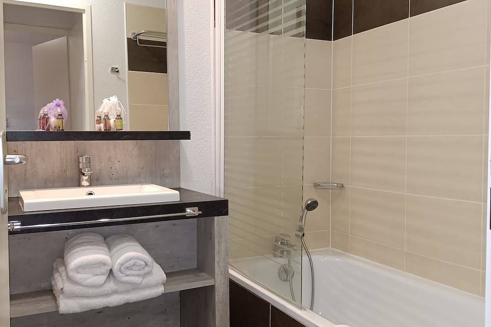 Entire apartment, T1 Bis Dans Résidence Avec Piscine B36 in Salies-de-Béarn, Béarn