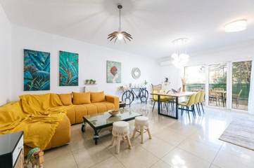 Gîte pour 8 personnes, avec vue et balcon à Serrès