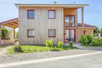 Gîte pour 6 personnes, avec terrasse dans Challerange
